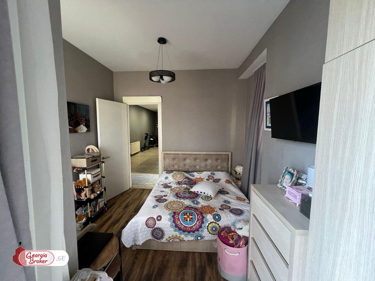 იყიდება ახალი გარემონტებული 4 ოთახიანი ბინა